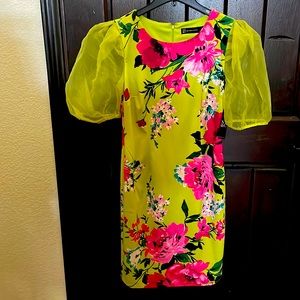 Beautiful flowers summer dress New York Company Size Medium.